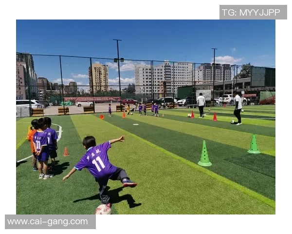 刘博足球明星照片展现运动魅力与青春活力的完美结合